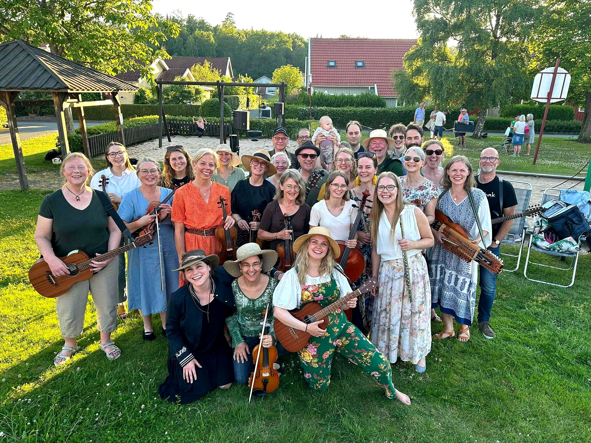 Musik med Folkmusikgruppen Högt i tak